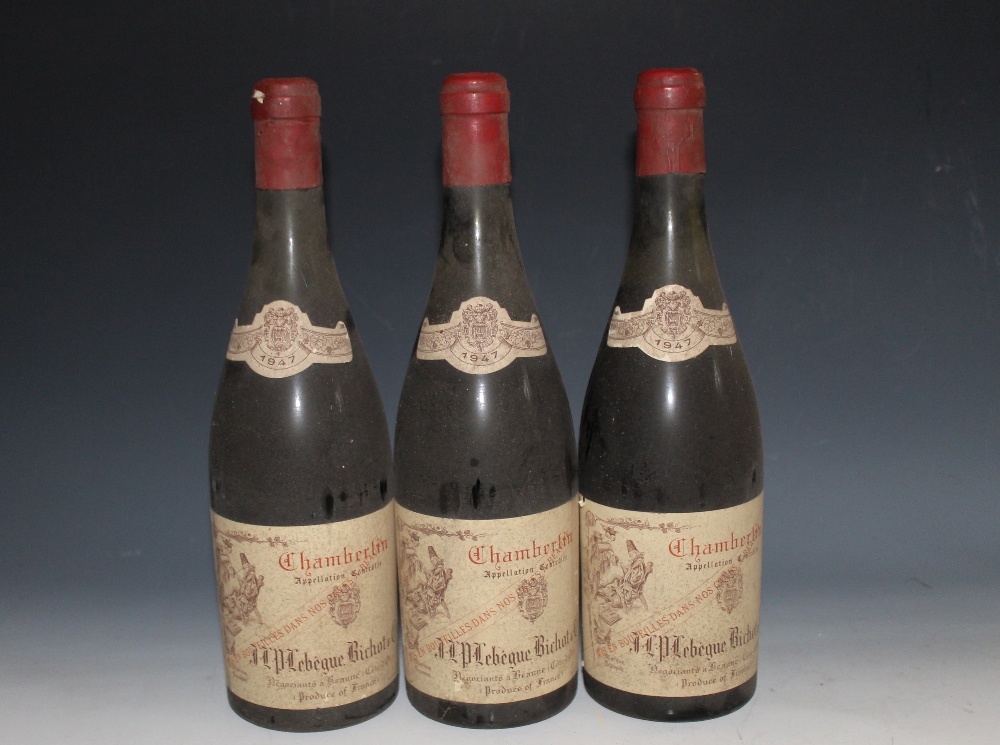 3 BOTTLES OF CHAMBERTIN GRAND CRU 1947, bottle A, bottle B and C all mid shoulder