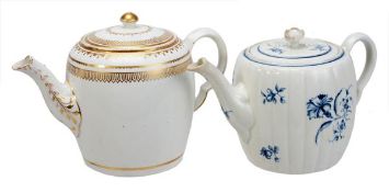 A Worcester blue and white barrel-shaped teapot and cover, circa 1780, painted with the `
