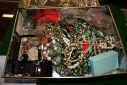 A quantity of costume jewellery