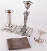A late Victorian silver candlestick by Goldsmiths & Silversmiths Co., London 1895, with a circular