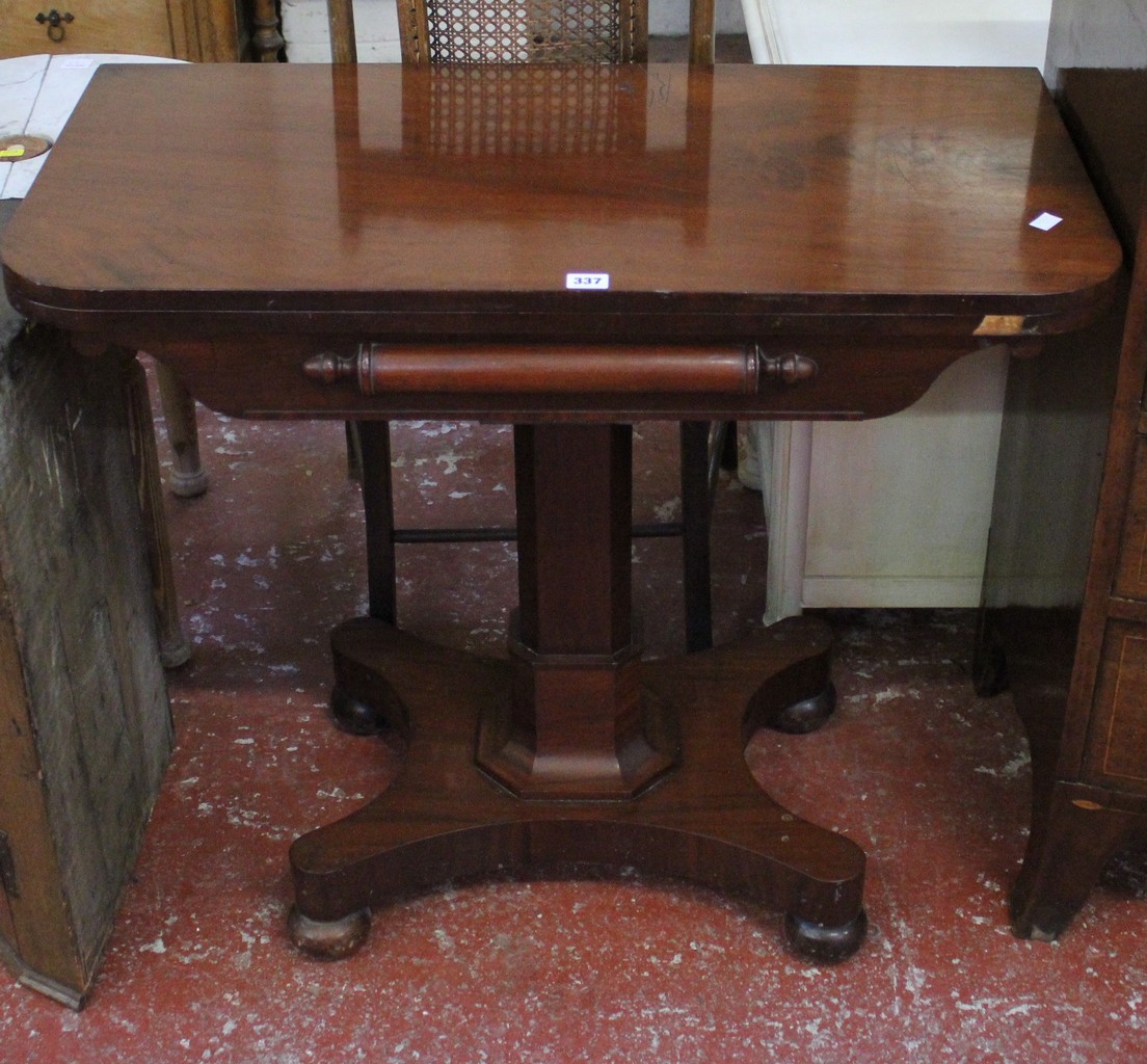 A William IV mahogany tea table There is no condition report available on this lot.