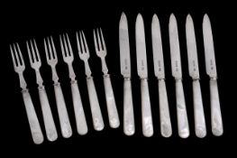 A set of six silver fruit knives and forks by Alexander Clark & Co. Ltd., Sheffield 1927, with