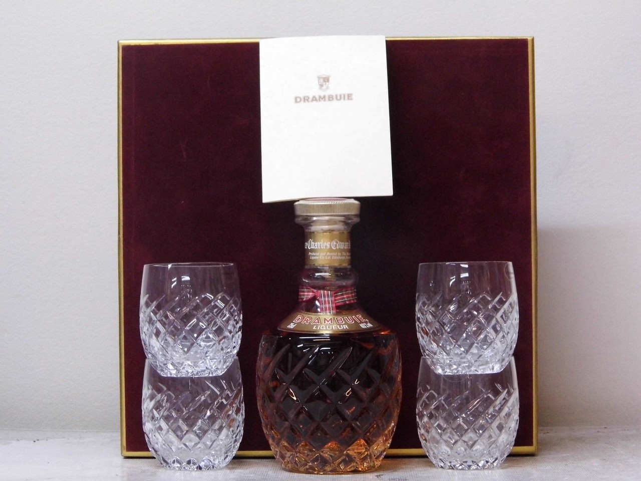 Drambuie Wedgewood Decanter SetSet 161/50075cl 40% Vol1 bt In Presentation Box to include decanter