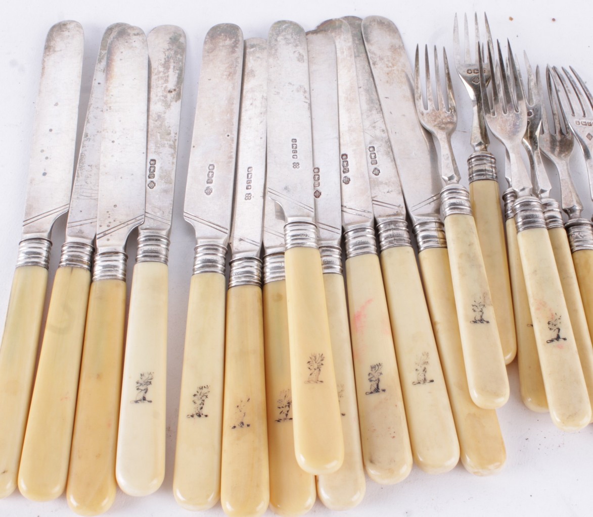 A set of six silver dessert knives and forks by William Hutton & Sons Ltd., Sheffield 1926, with