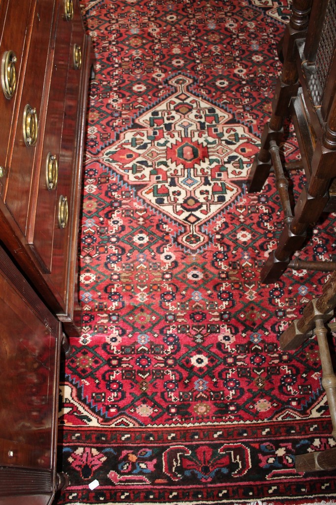 A Middle Eastern carpet 221 x 170cm