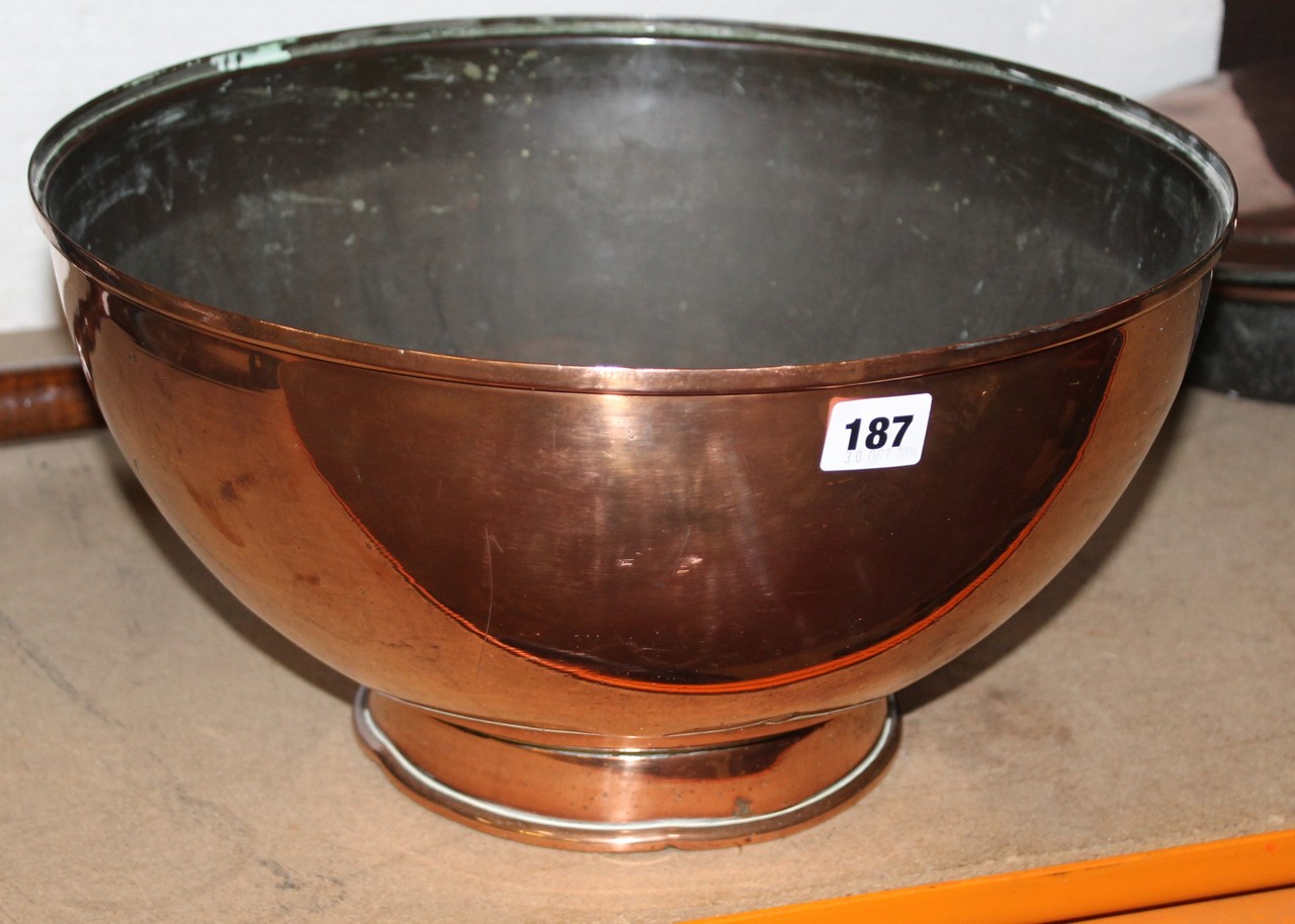 A Victorian copper warming pan, together with a large copper footed bowl 40cm diameter