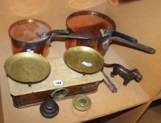A small quantity of assorted vintage kitchenalia, late 19th/early 20th century, including a small