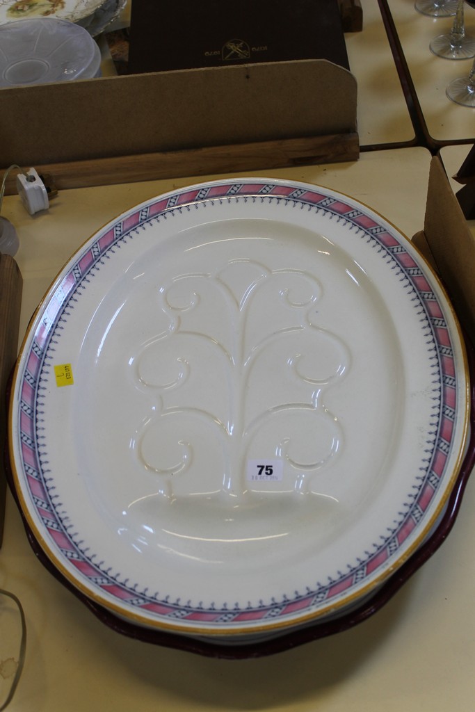 Two early 20th c meat dishes. There is no condition report available on this lot. - Image 2 of 2