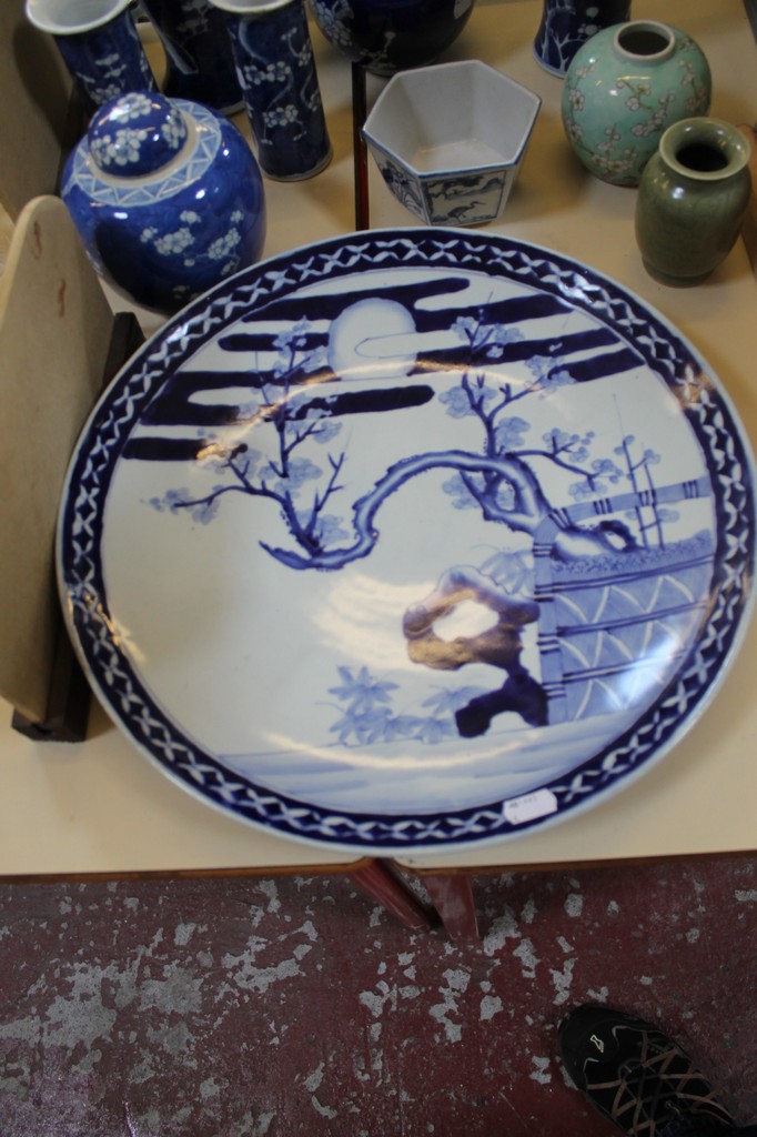A Chinese blue and white plate decorated with dragons; 34cm in diameter, together with further - Image 2 of 2