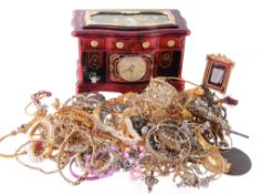 A quantity of costume jewellery, to include a quantity of Indian costume...  A quantity of costume