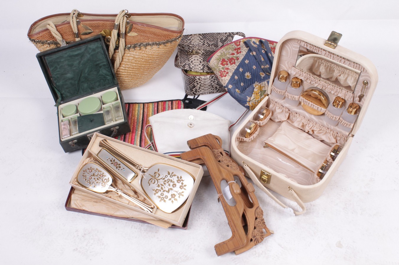 A quantity of vanity items and handbags, comprising: a 1930s leather travelling vanity case with