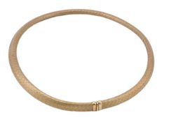 A gold collar necklace, of basket weave form, to a concealed box clasp, stamped 750, 12.2cm inner