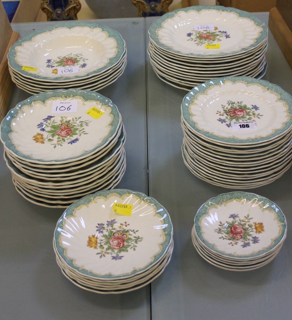 Royal Doulton Kingswood pattern dinner ware, D6301, to include plates, bowls, tea plates, saucers