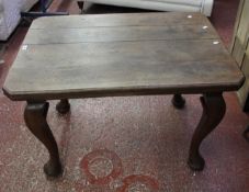 An oak centre table on cabriole legs 105cm length