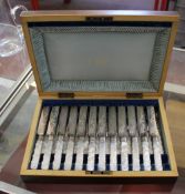 A group of mixed plated flatware, mostly cased etc.