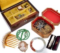 A collection of jewellery and costume jewellery items, including A collection of jewellery and