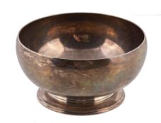 A silver footed bowl by Mappin & Webb, London 1915, 11cm diameter, 261g (8.3oz), A silver footed