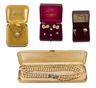 A collection of jewellery, to include: a pair of 9 carat gold cufflinks A collection of jewellery,