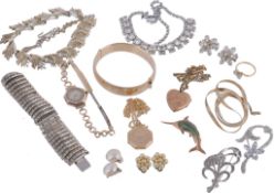 A collection of jewellery and costume jewellery, to include A collection of jewellery and costume