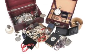 A quantity of jewellery and costume jewellery, to include A quantity of jewellery and costume