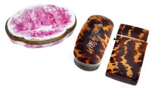 A tortoiseshell and horn snuff box, the tortoiseshell cover inlaid with... A tortoiseshell and