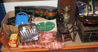 A mixed quantity of collectable and decorative items including vintage cameras, metalwares etc.