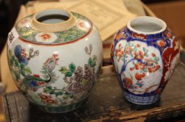 A Famille Verte ginger jar (lacking cover); 13cm high together with a small 20th Century Imari