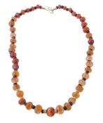 An agate bead necklace, the graduated agate beads An agate bead necklace, the graduated agate
