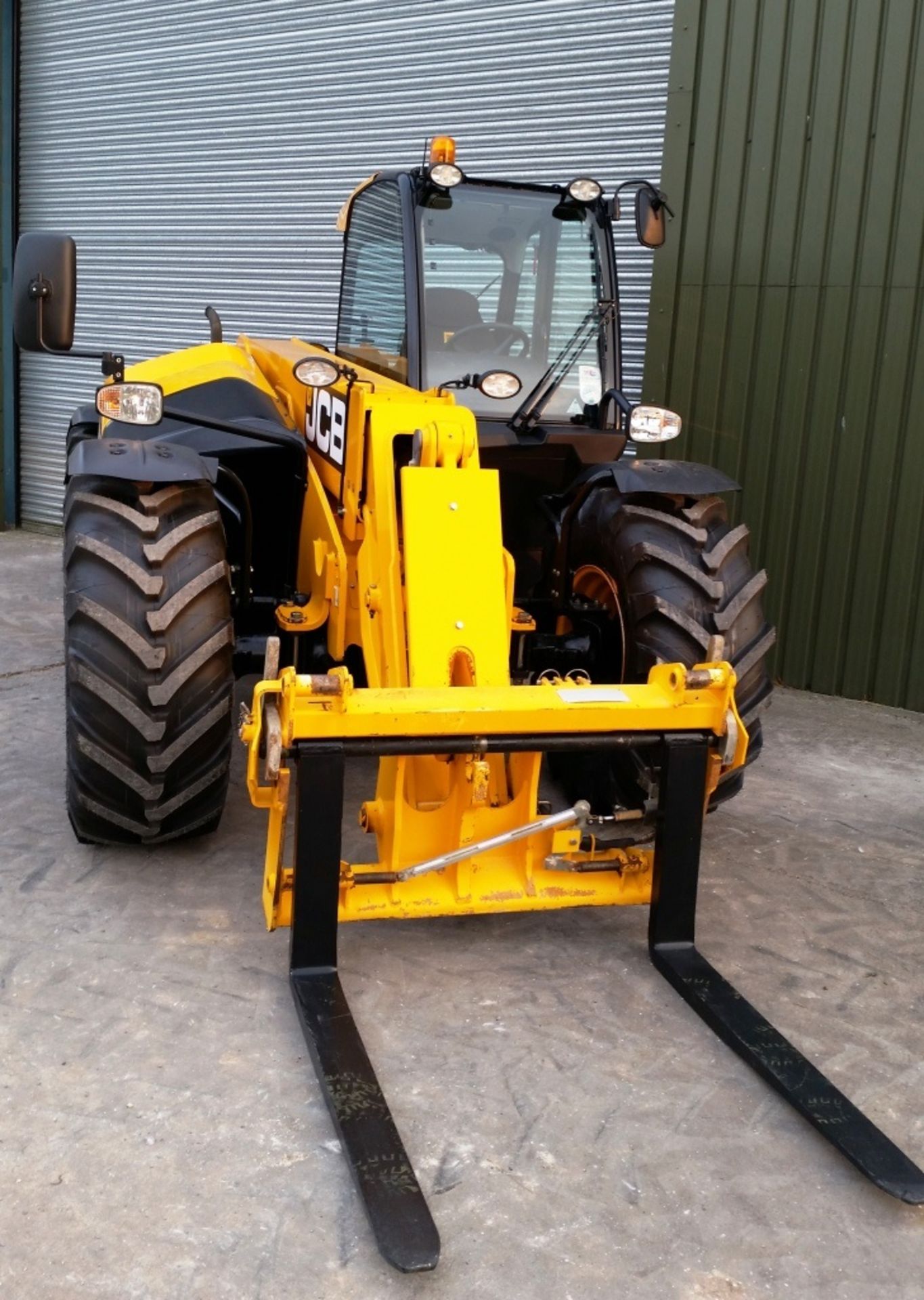 JCB 541-70 Agri Super T4i 125HP EcoMAX Engine, 6-Speed 40kph Auto Powershift Transmission, - Image 3 of 8