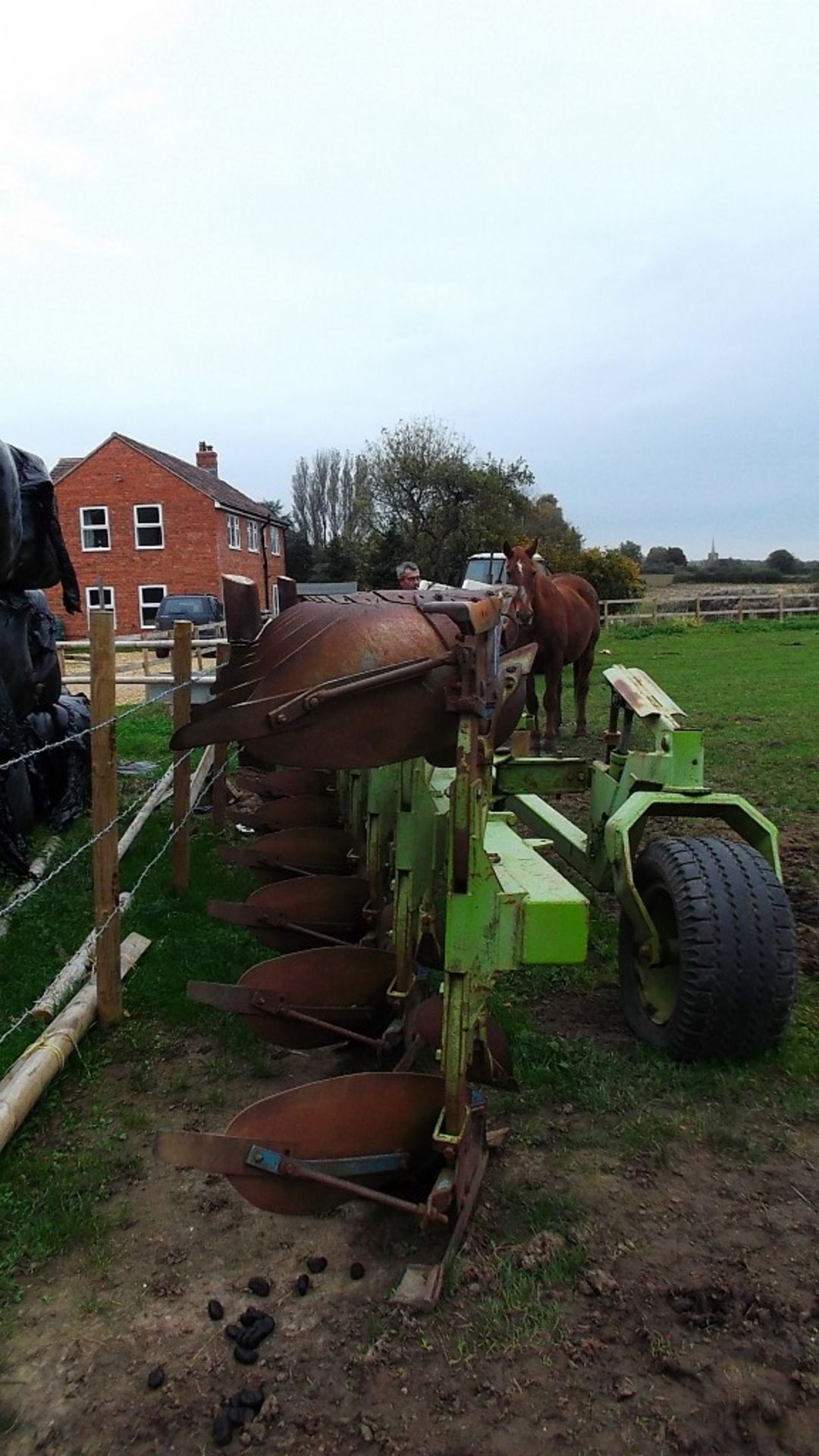 Dowdeswell DP6 semi mounted six furrow reversible plough, Serial No. 7143477, Location: Melksham, - Image 2 of 5