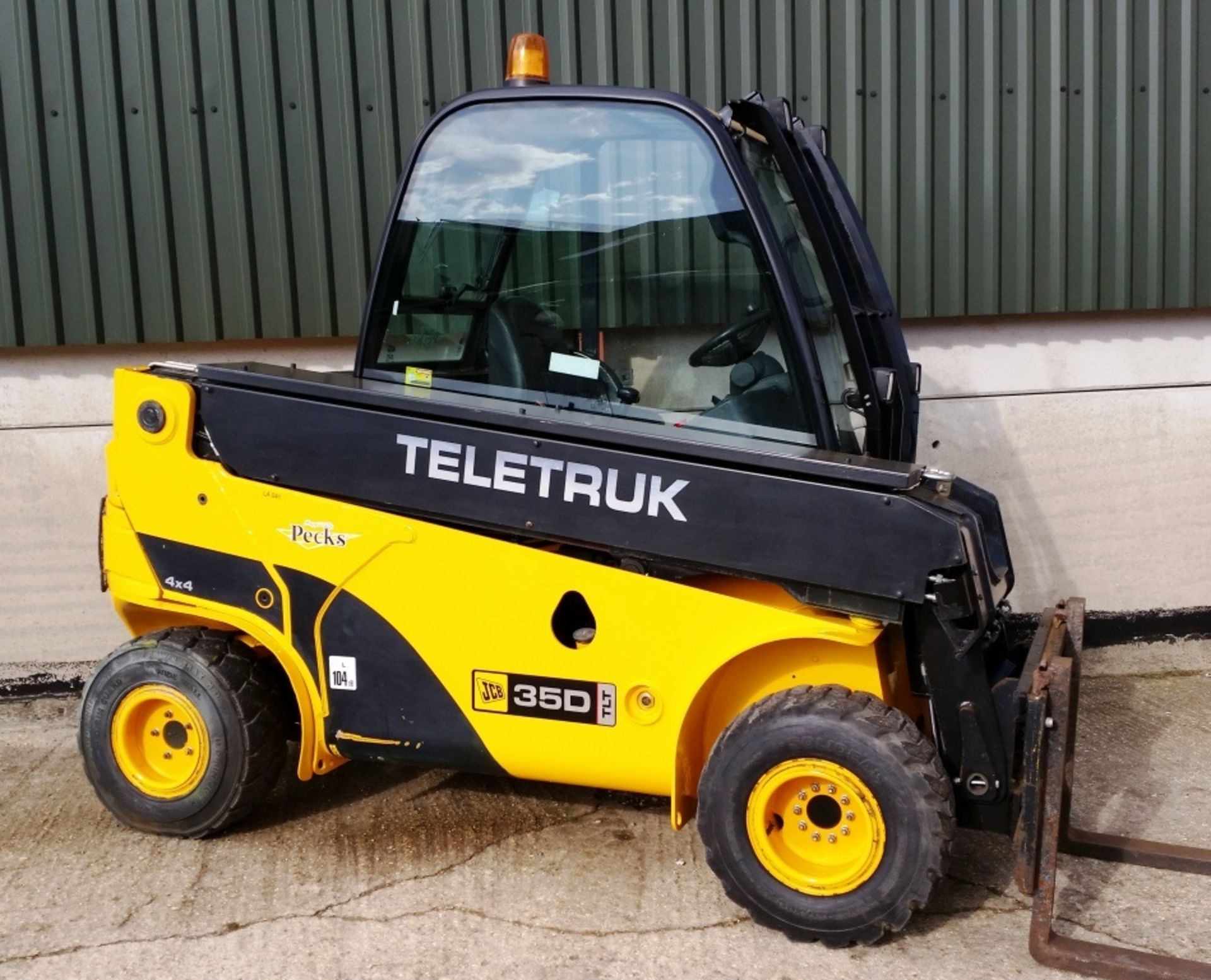 JCB Teletruck TLT35D-4WD 62HP diesel engine, 4 Wheel Drive, two speed hydrostatic transmission... - Image 3 of 8