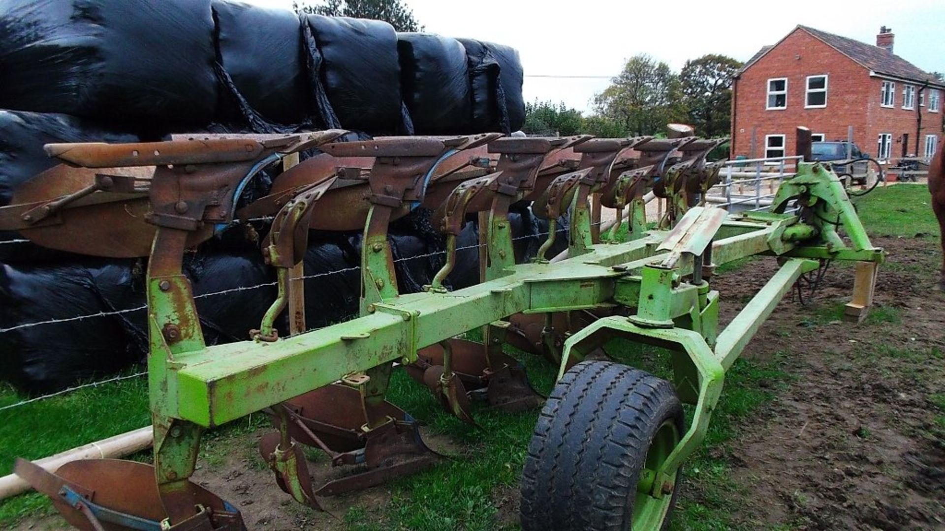 Dowdeswell DP6 semi mounted six furrow reversible plough, Serial No. 7143477, Location: Melksham,