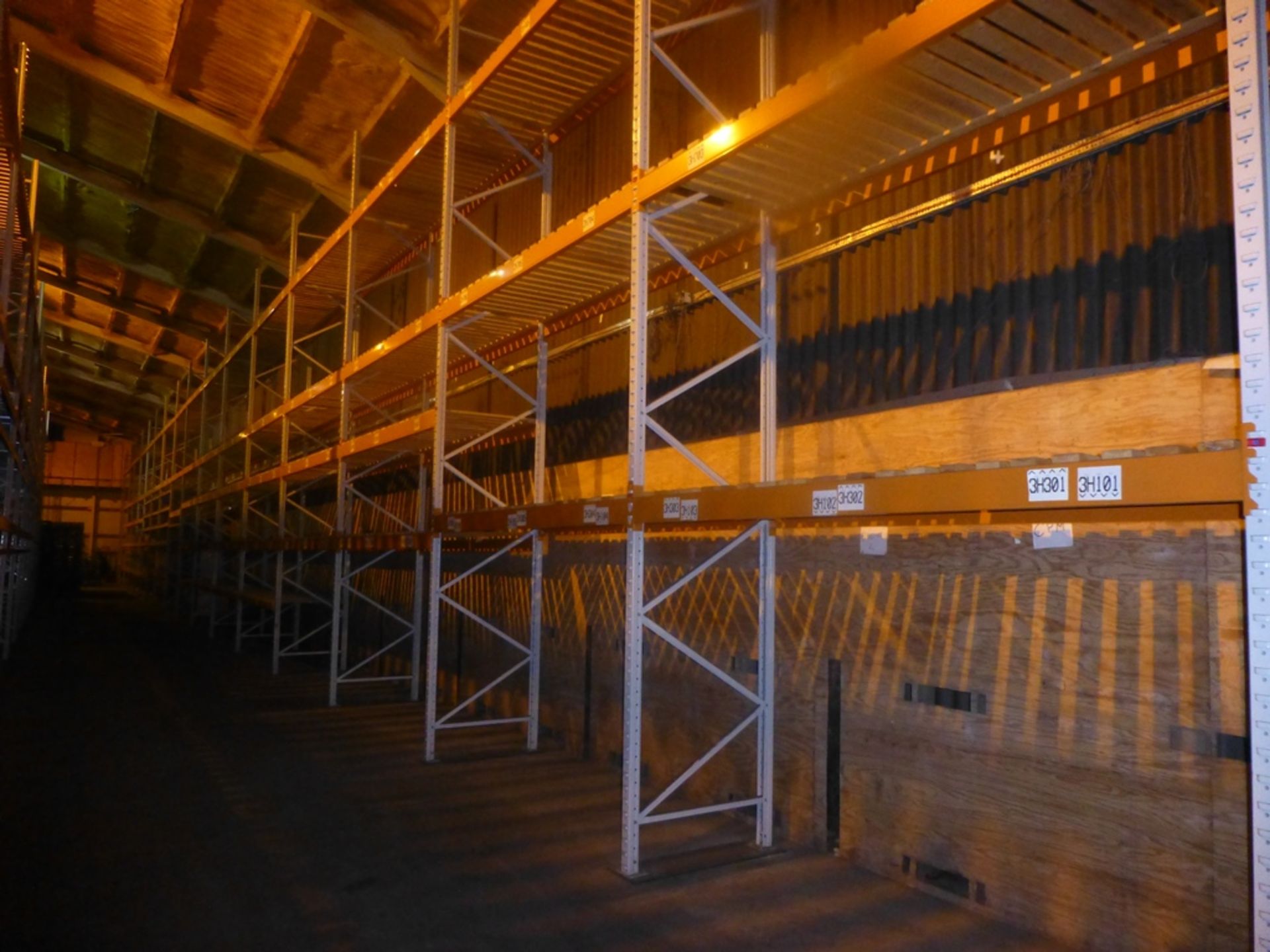 Eighty Six bays of APEX UK 20 boltless steel pallet racking (1.1m depth) comprising of 94 x 7m - Image 4 of 4