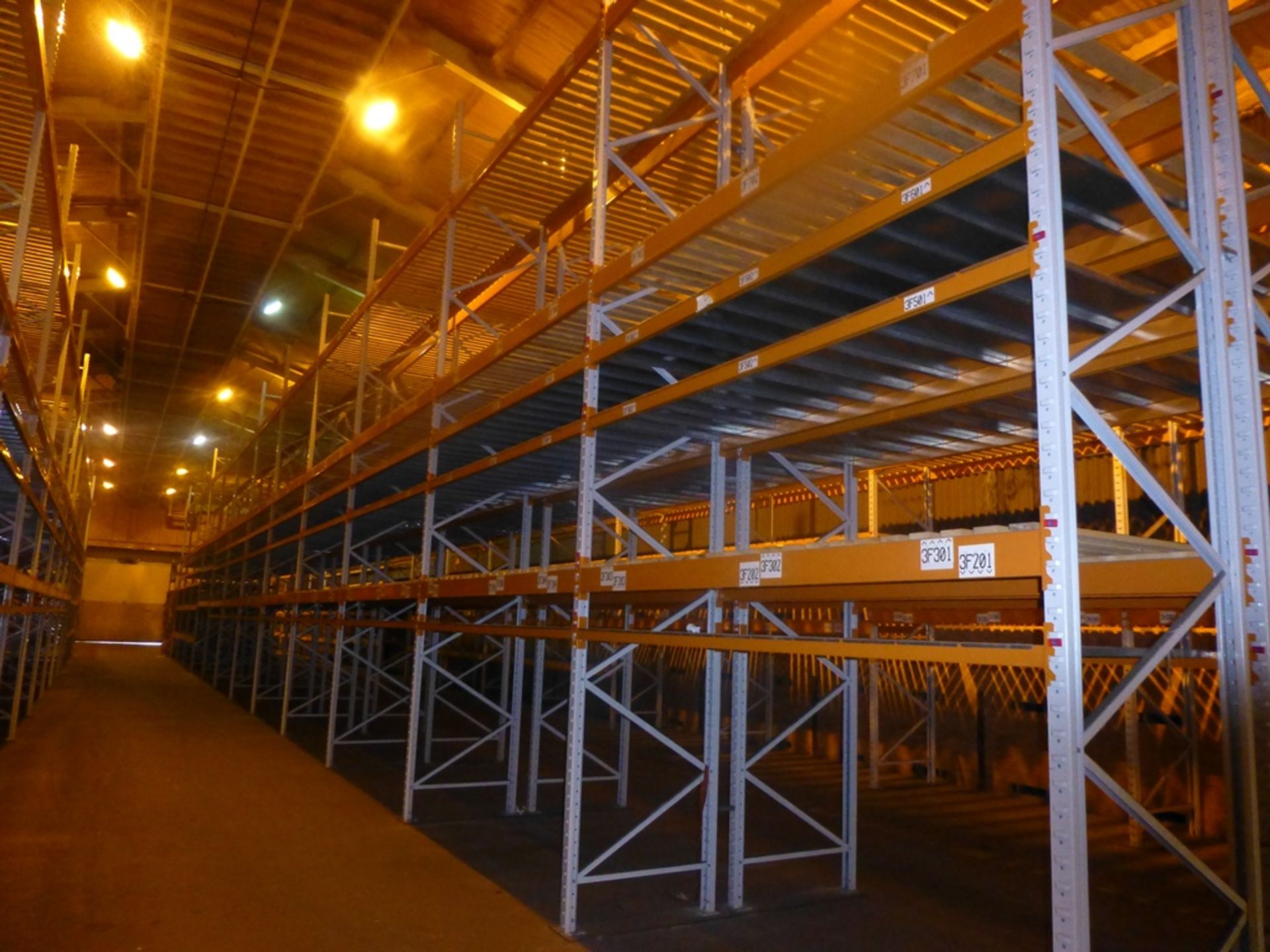 Eighty Six bays of APEX UK 20 boltless steel pallet racking (1.1m depth) comprising of 94 x 7m - Image 2 of 4