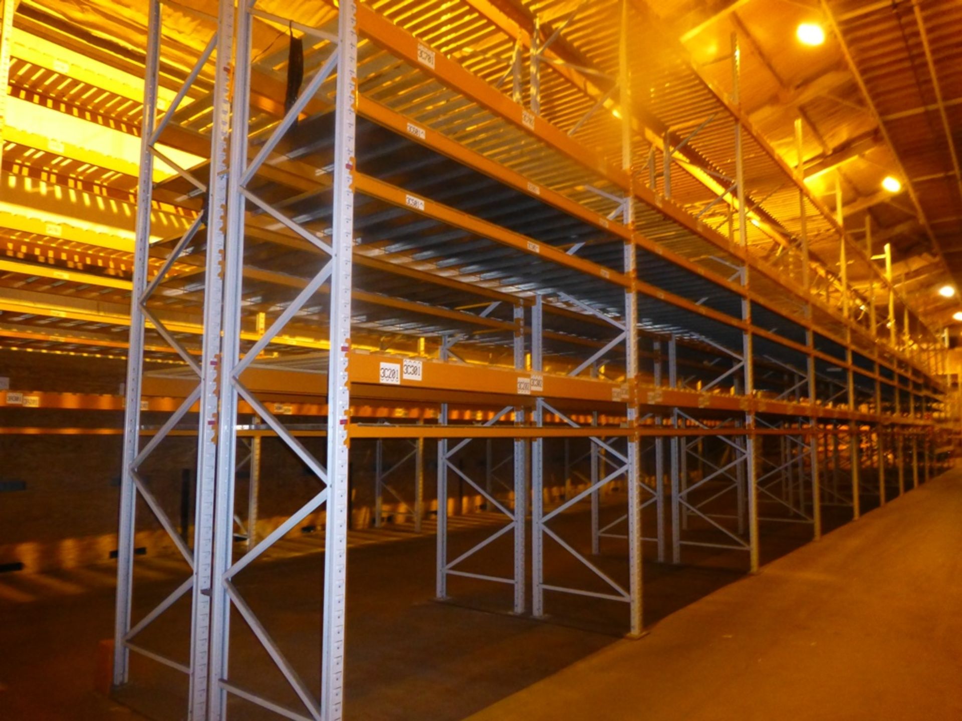 Eighty Six bays of APEX UK 20 boltless steel pallet racking (1.1m depth) comprising of 94 x 7m - Image 3 of 4