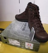 Lowa Elite jungle boot, dark brown, size 10. Location: Unit 8, Cockles Farm, Middle Pill, Saltash,