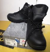 Lowa Leandro work GTX Mid boot, black, size 12.5. Location: Unit 8, Cockles Farm, Middle Pill,