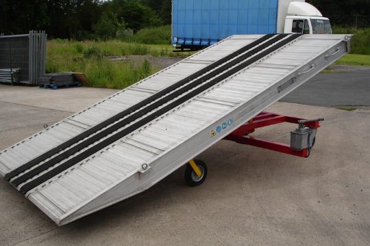 RAMPCO MOBILE LOADING RAMP ( 10 TON CAPACITY ). - Image 1 of 6