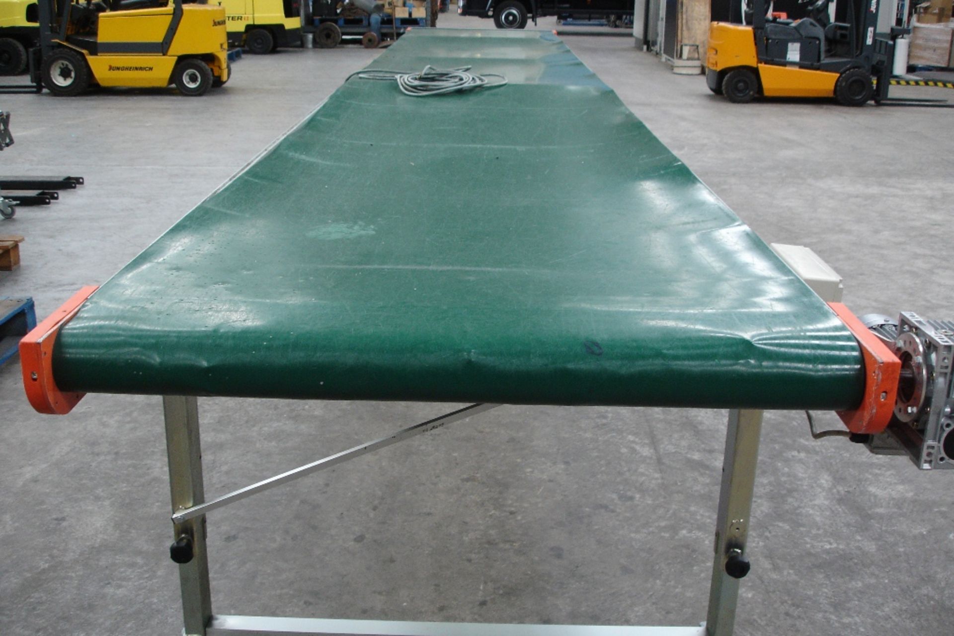 LARGE  SLOW  SPEED  MOBILE  PICKING  CONVEYOR  BELT - Image 2 of 6