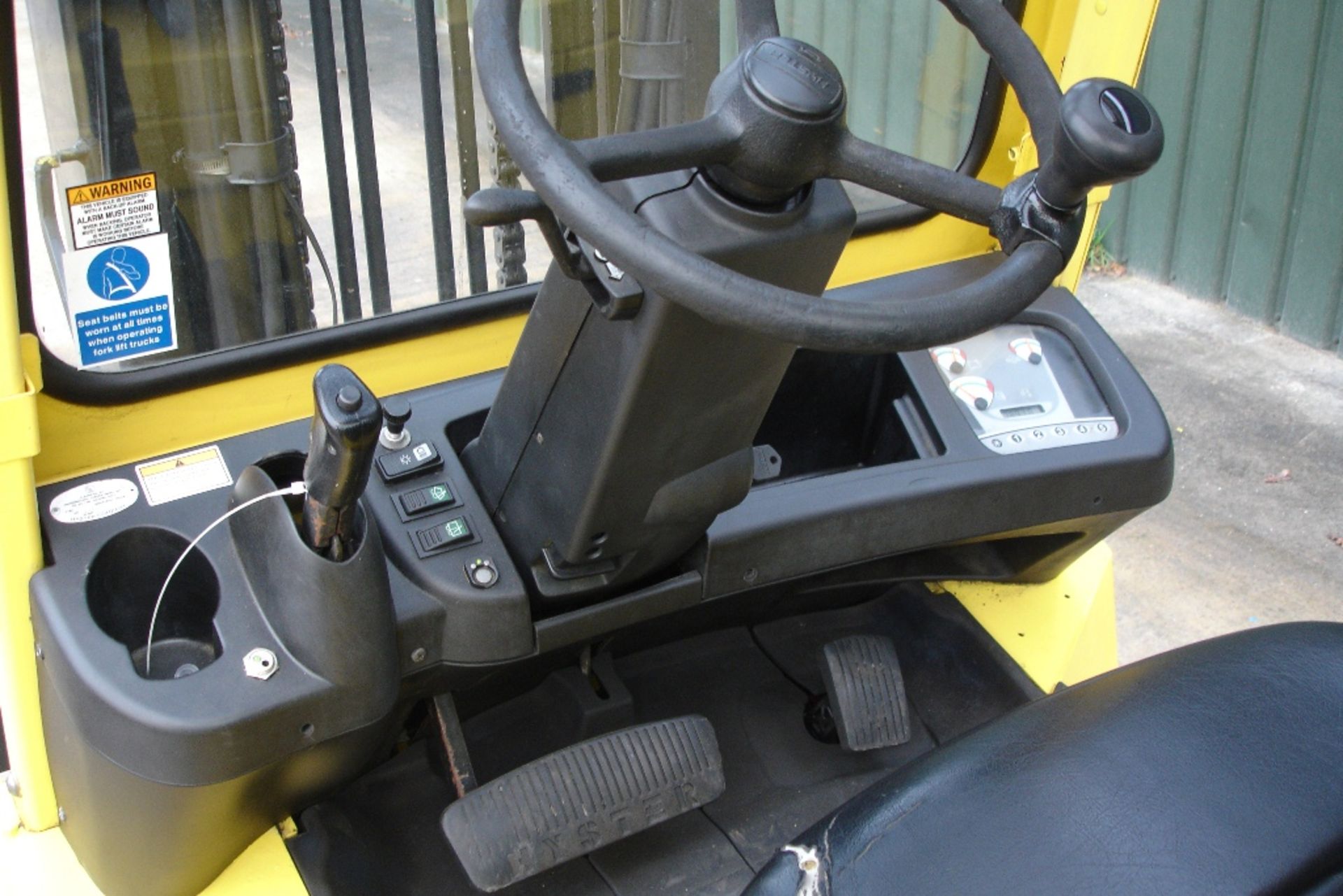 Hyster S4.00XM Forklift   ( 2004 ) - Image 5 of 6