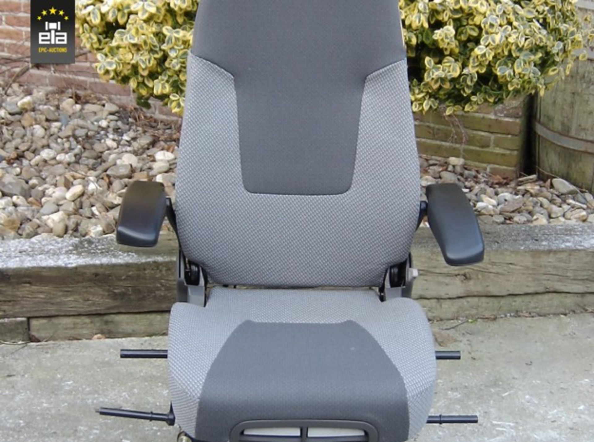 2014 Kab Volvo Luchtgeveerde stoel (1) 20140532