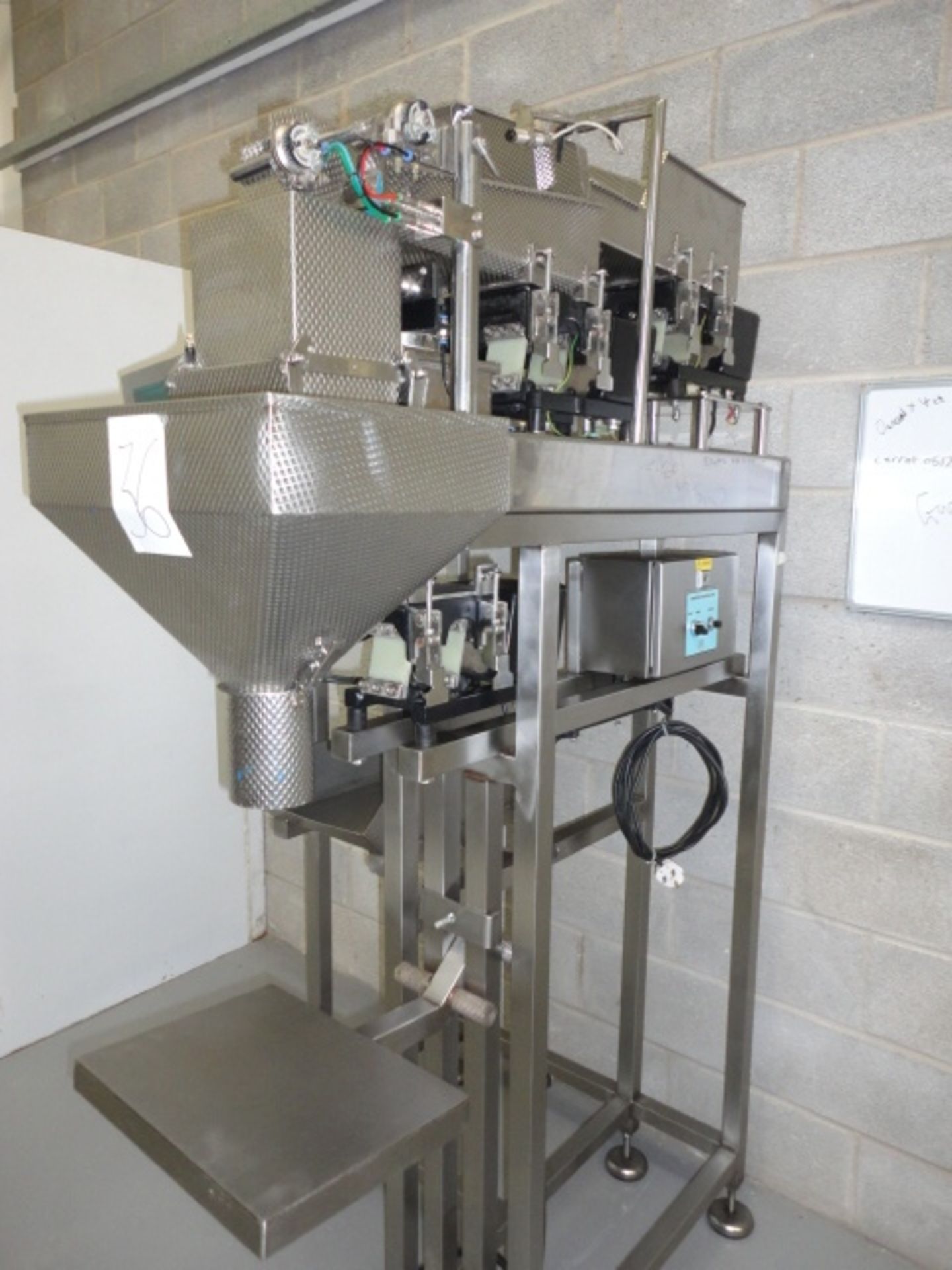 Easy Weigher single lane LINIER WEIGHER TYPE MIDI. Weigh up to 2kg. ALL S/S ON A FRAME.LIFT OUT £35 - Image 2 of 4