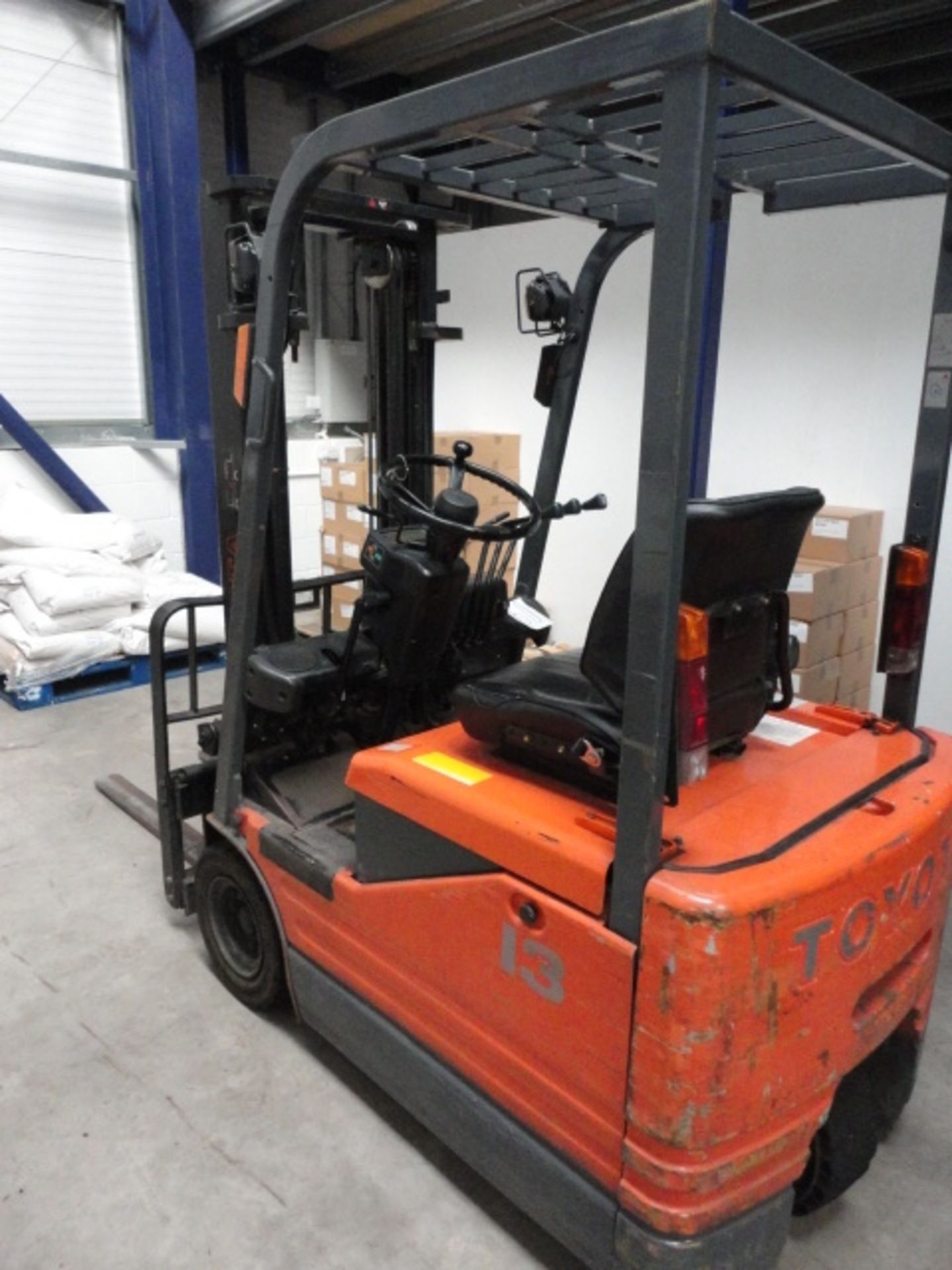 Toyota Fork Lift Truck. capable of 1.25 tonne lift. Elec, MUST BE THE LAST LOT TO LEAVE LIFT OUT £50 - Image 4 of 5