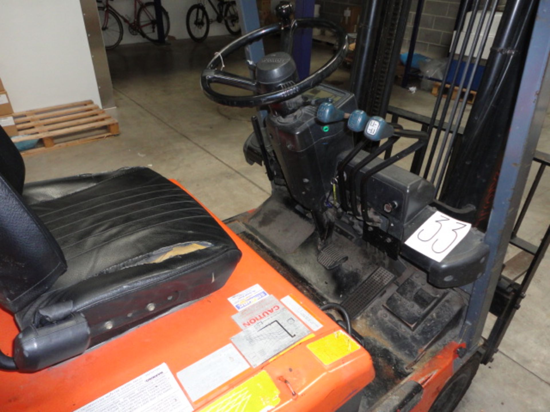 Toyota Fork Lift Truck. capable of 1.25 tonne lift. Elec, MUST BE THE LAST LOT TO LEAVE LIFT OUT £50