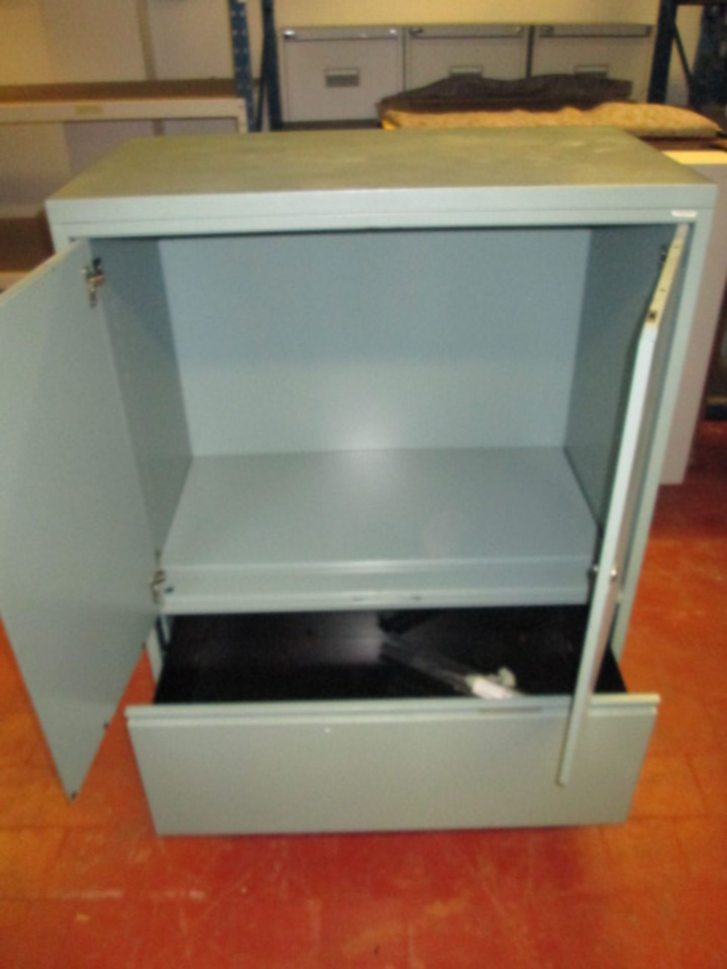 Grey Metal 1 Draw/2 Door Lockable Cabinet (No Key). (H 119cm x W 91cm x D 51cm). - Image 2 of 2