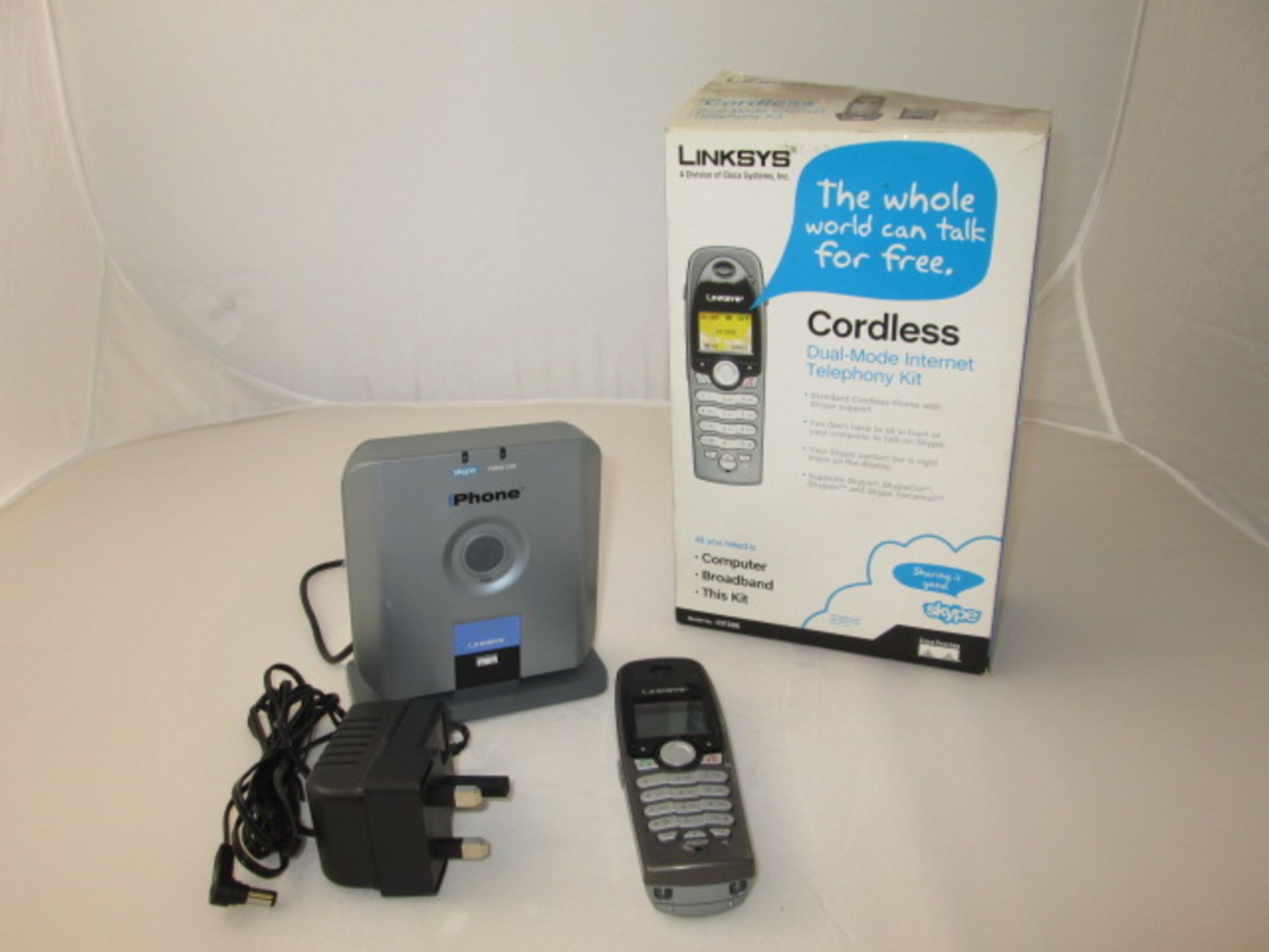 Linksys Cordless Dual Mode Internet Telephony Kit, Model CIT300. Complete with Handset, Charger with