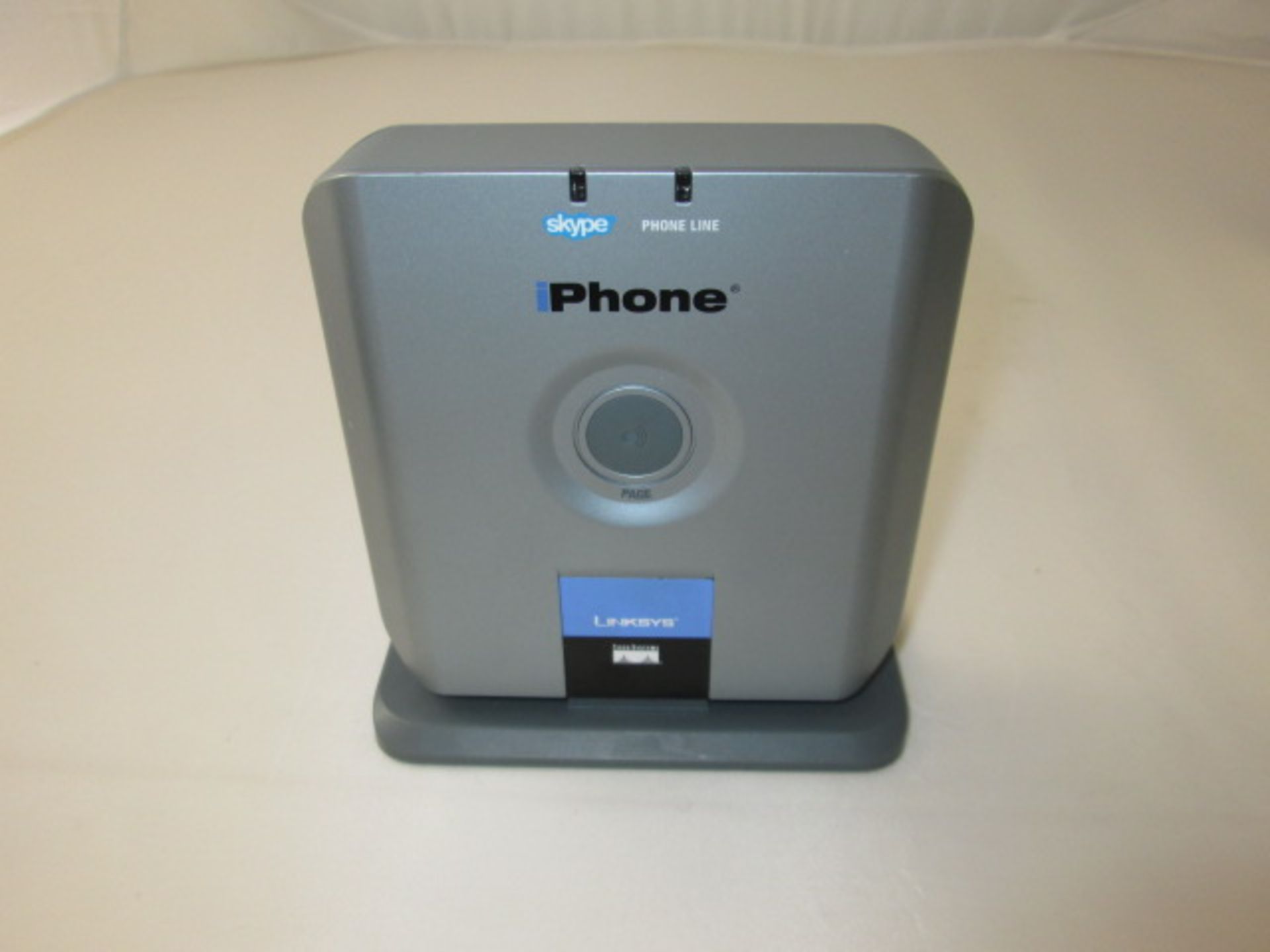 Linksys Cordless Dual Mode Internet Telephony Kit, Model CIT300. Complete with Handset, Charger with - Image 3 of 3