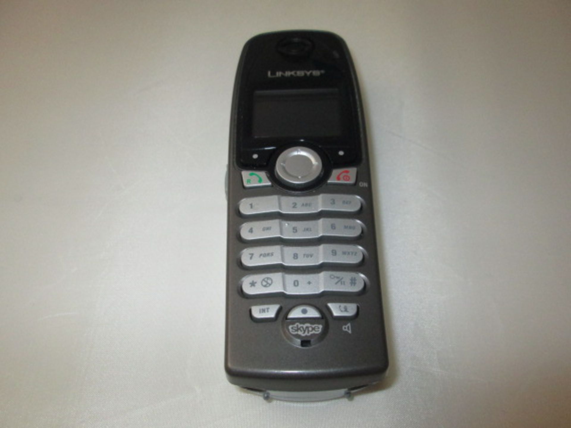 Linksys Cordless Dual Mode Internet Telephony Kit, Model CIT300. Complete with Handset, Charger with - Image 2 of 3