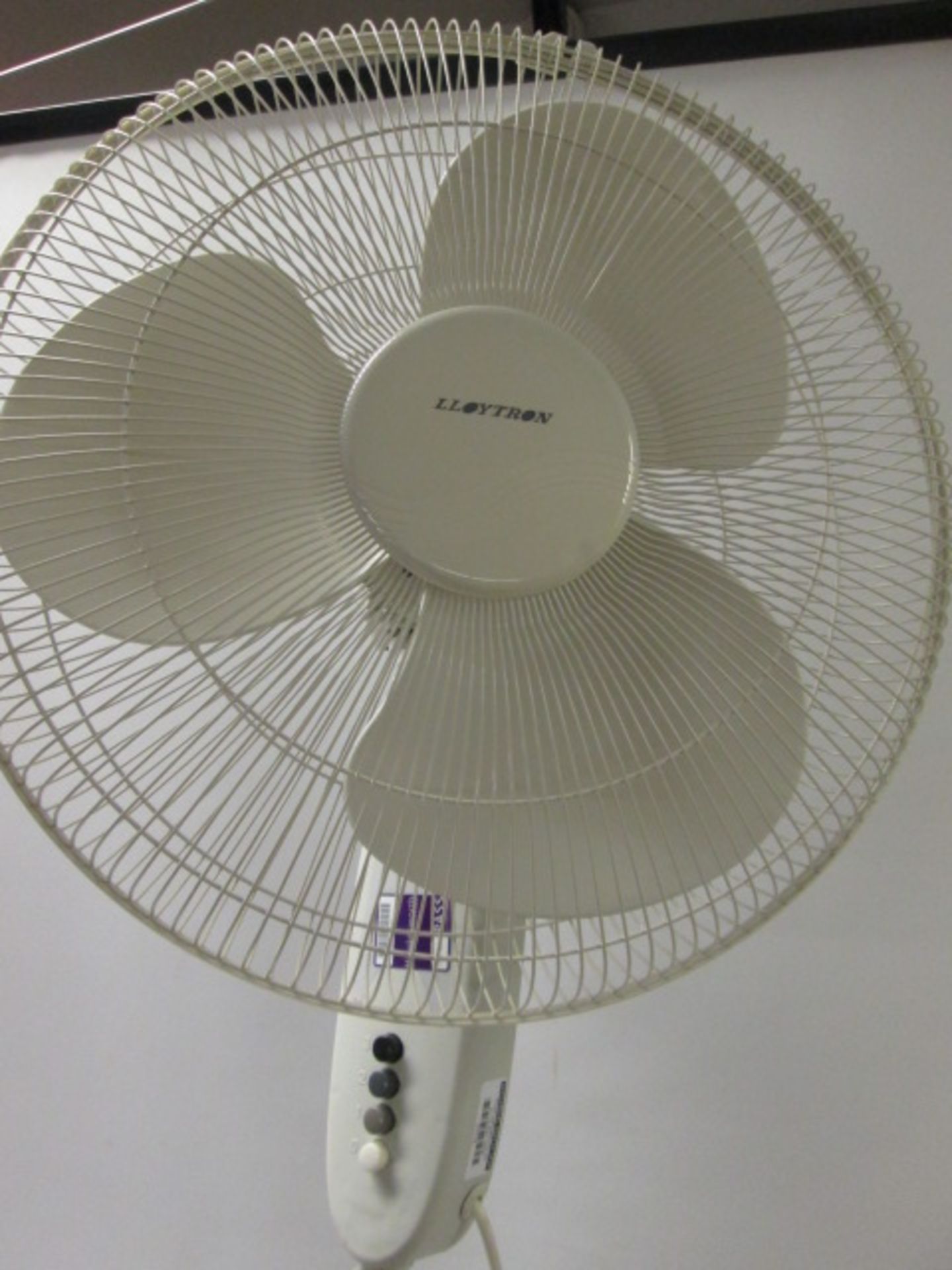 1 x Lloytron 3 Speed Pedestal Fan. - Image 2 of 2