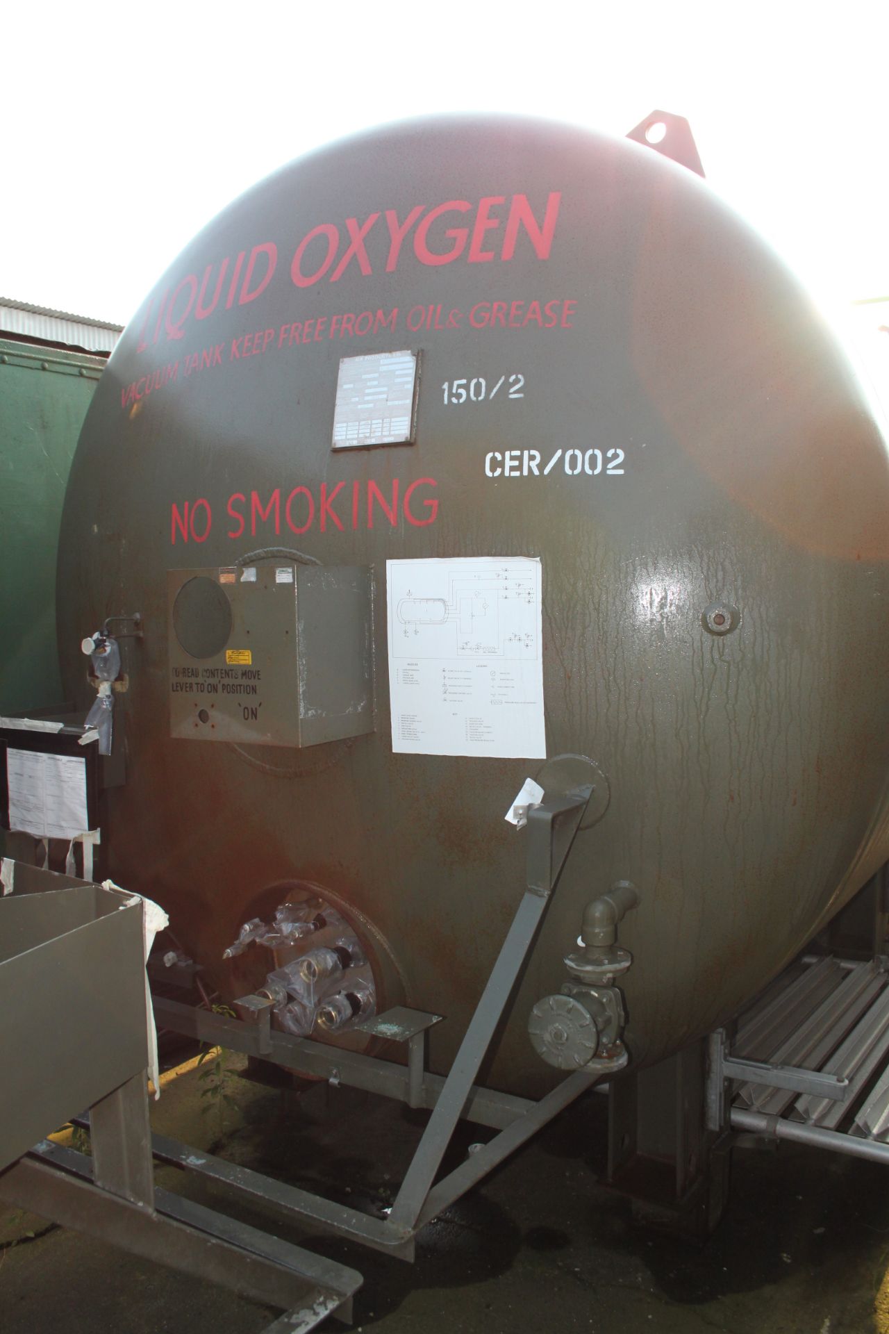 AIR PRODUCTS 9100LTR LIQUID OXYGEN STEEL/STAINLESS STEEL GLASS LINED TANK YEAR OF MANUFACTURE 1981